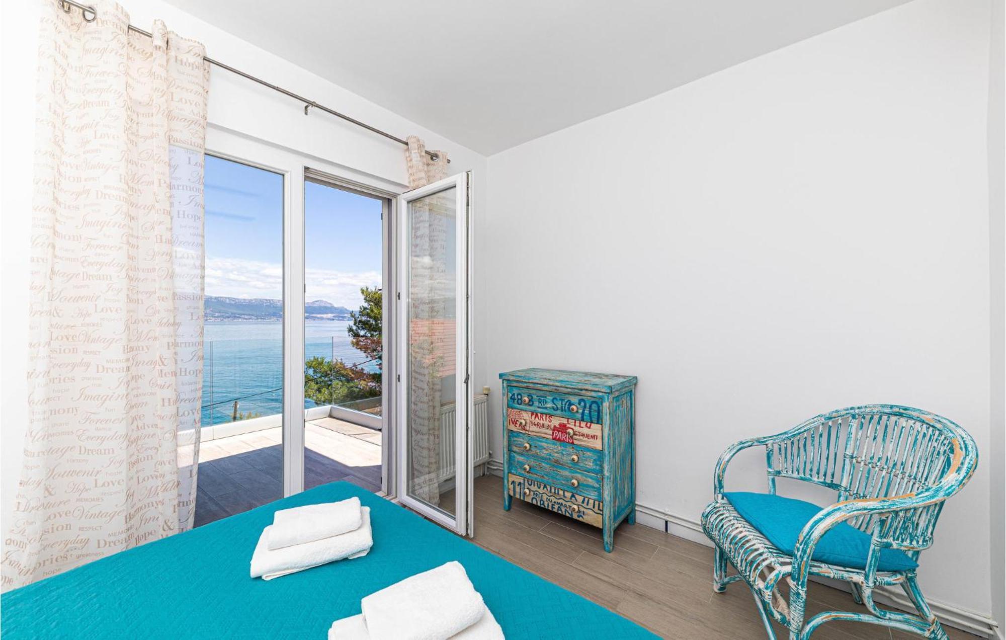 Gorgeous In With Jacuzzi Holiday home