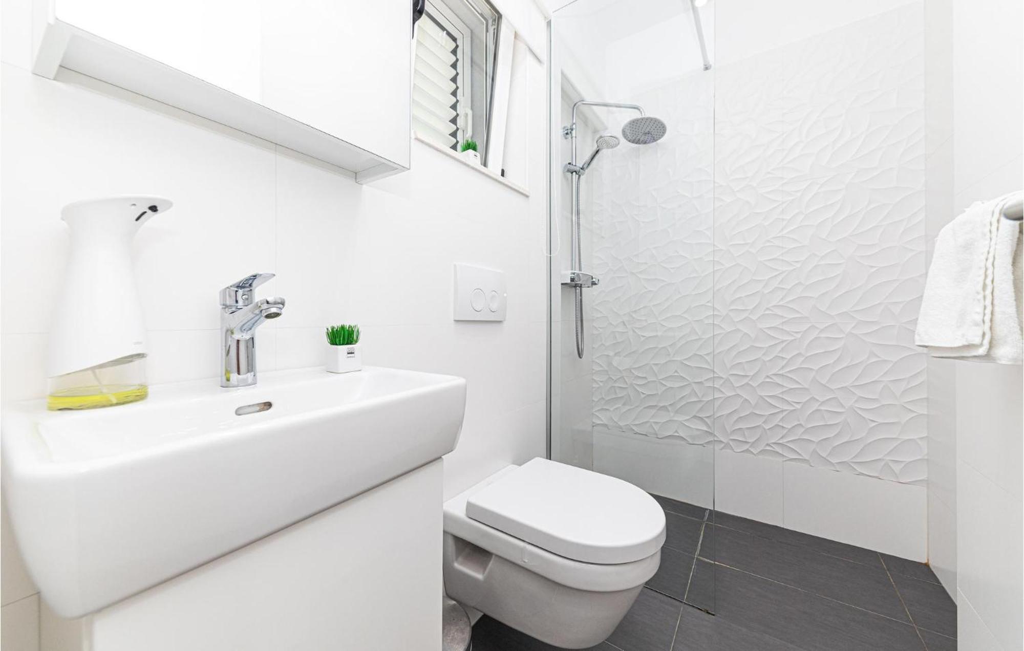 Holiday home Gorgeous In With Jacuzzi *
