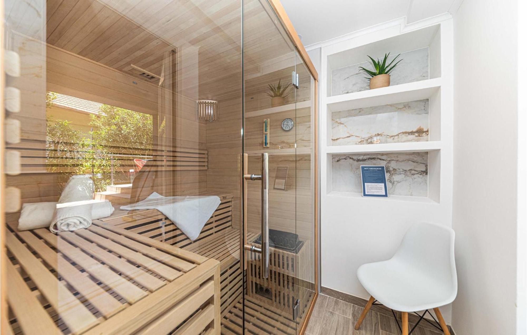 Holiday home Gorgeous In With Jacuzzi