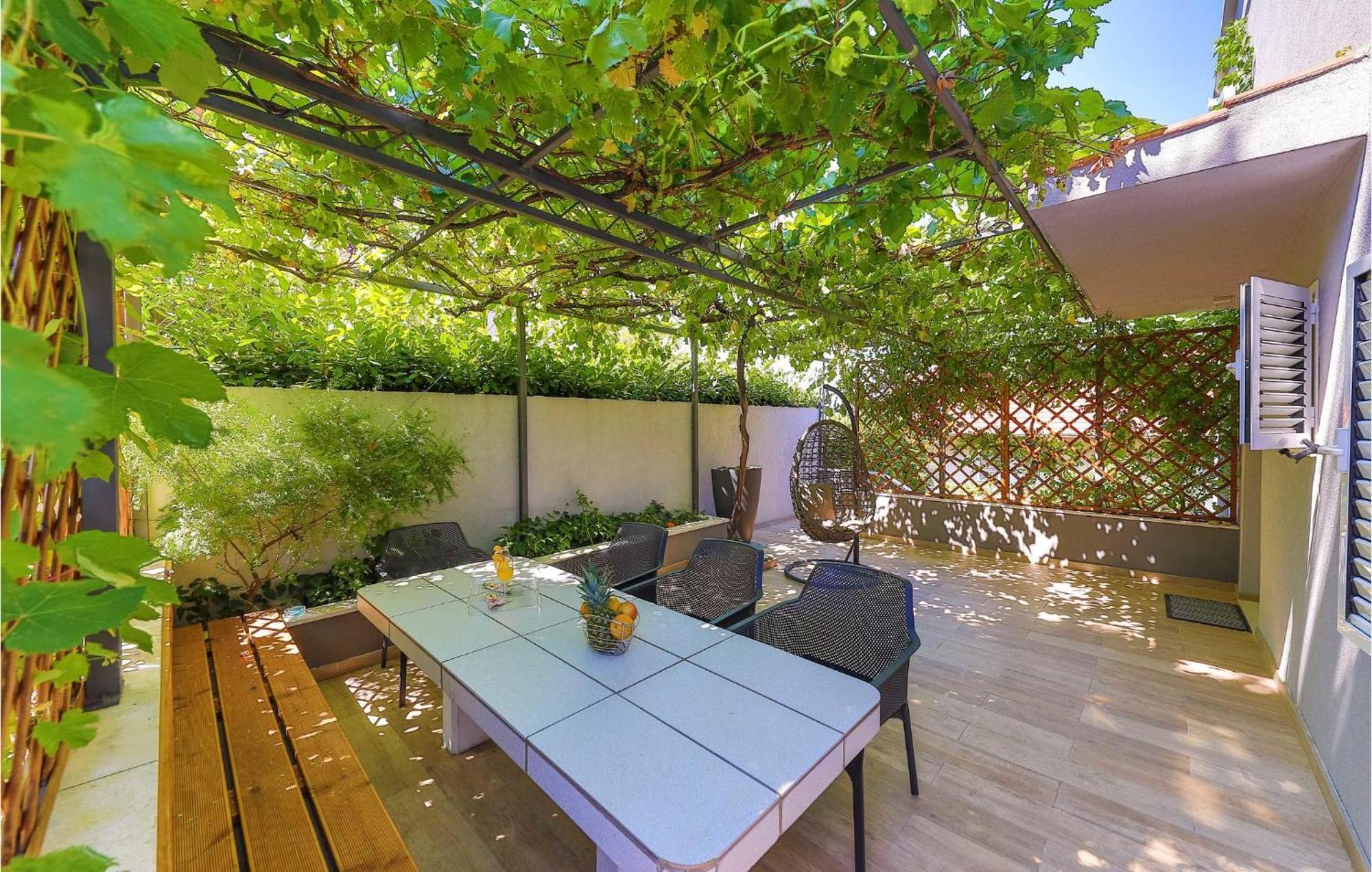 Holiday home Gorgeous In With Jacuzzi Trogir