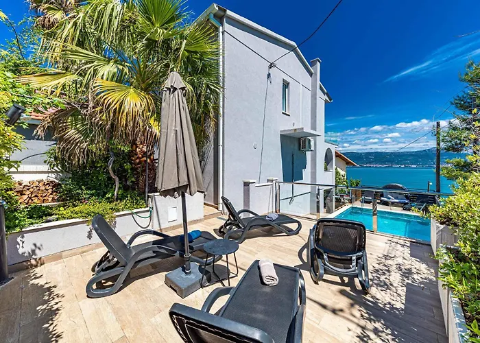 Gorgeous Home In Trogir With Jacuzzi
