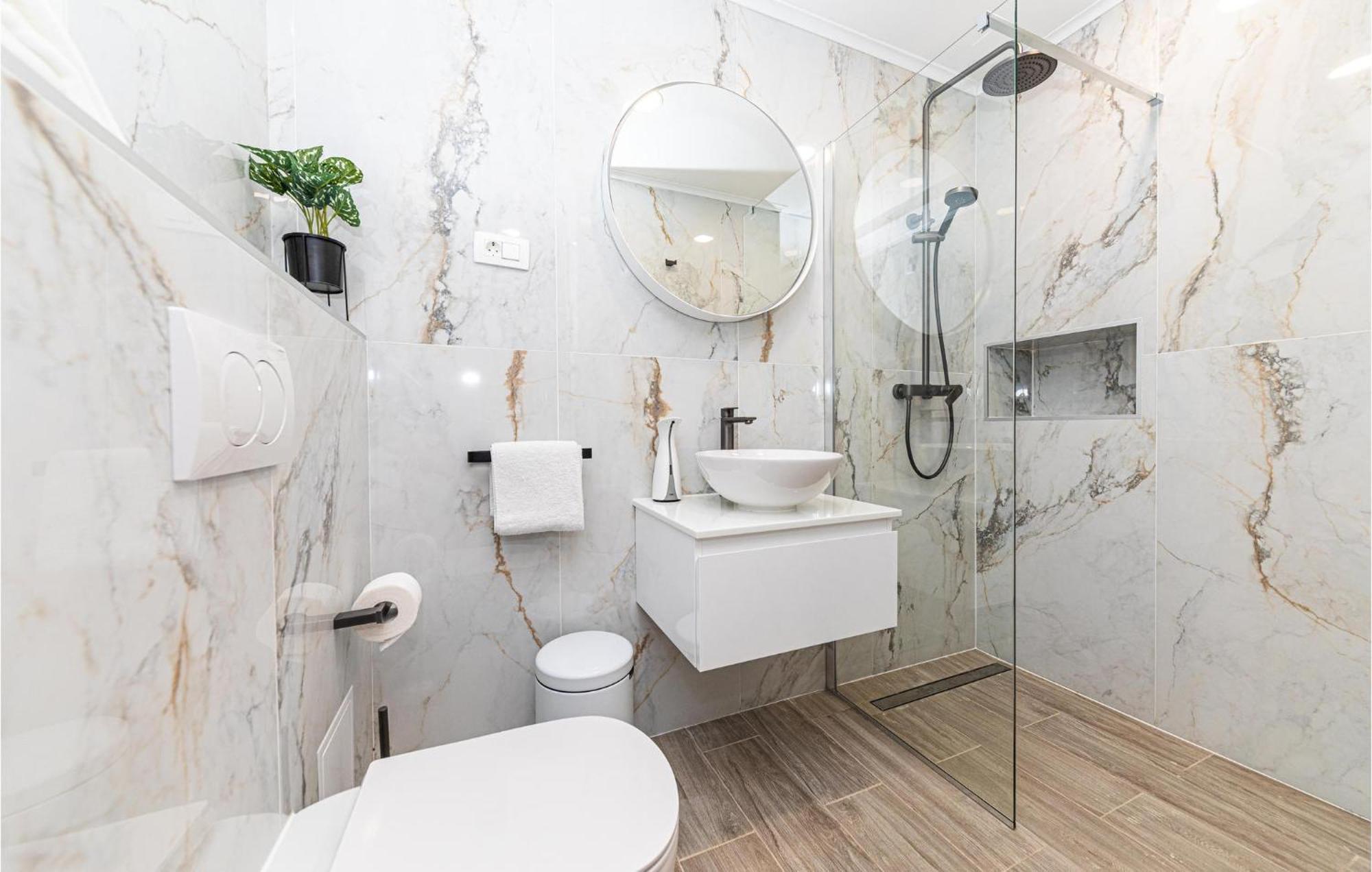 Hébergement de vacances Gorgeous In With Jacuzzi Trogir