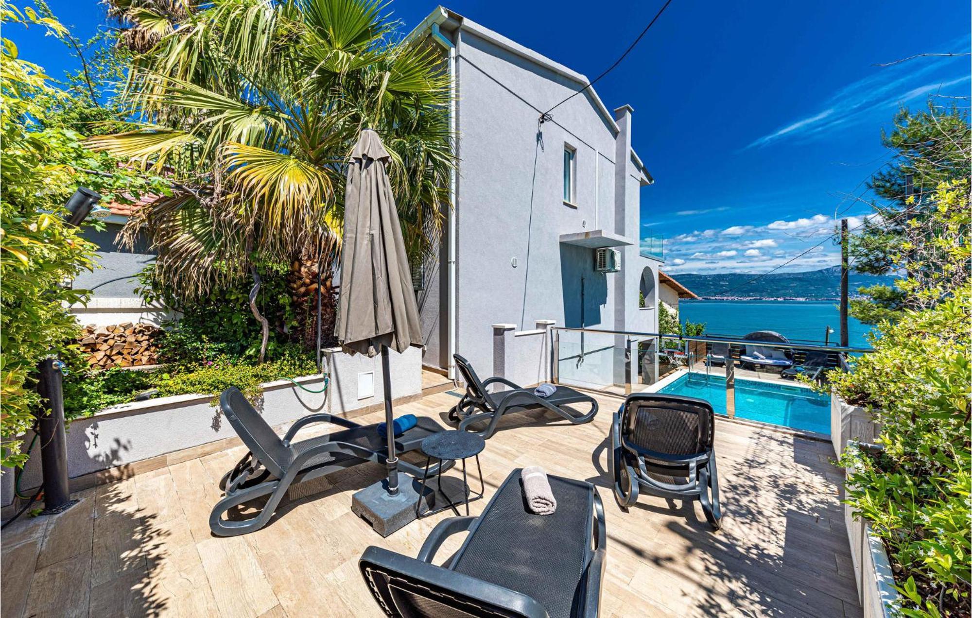Hébergement de vacances Gorgeous In With Jacuzzi *