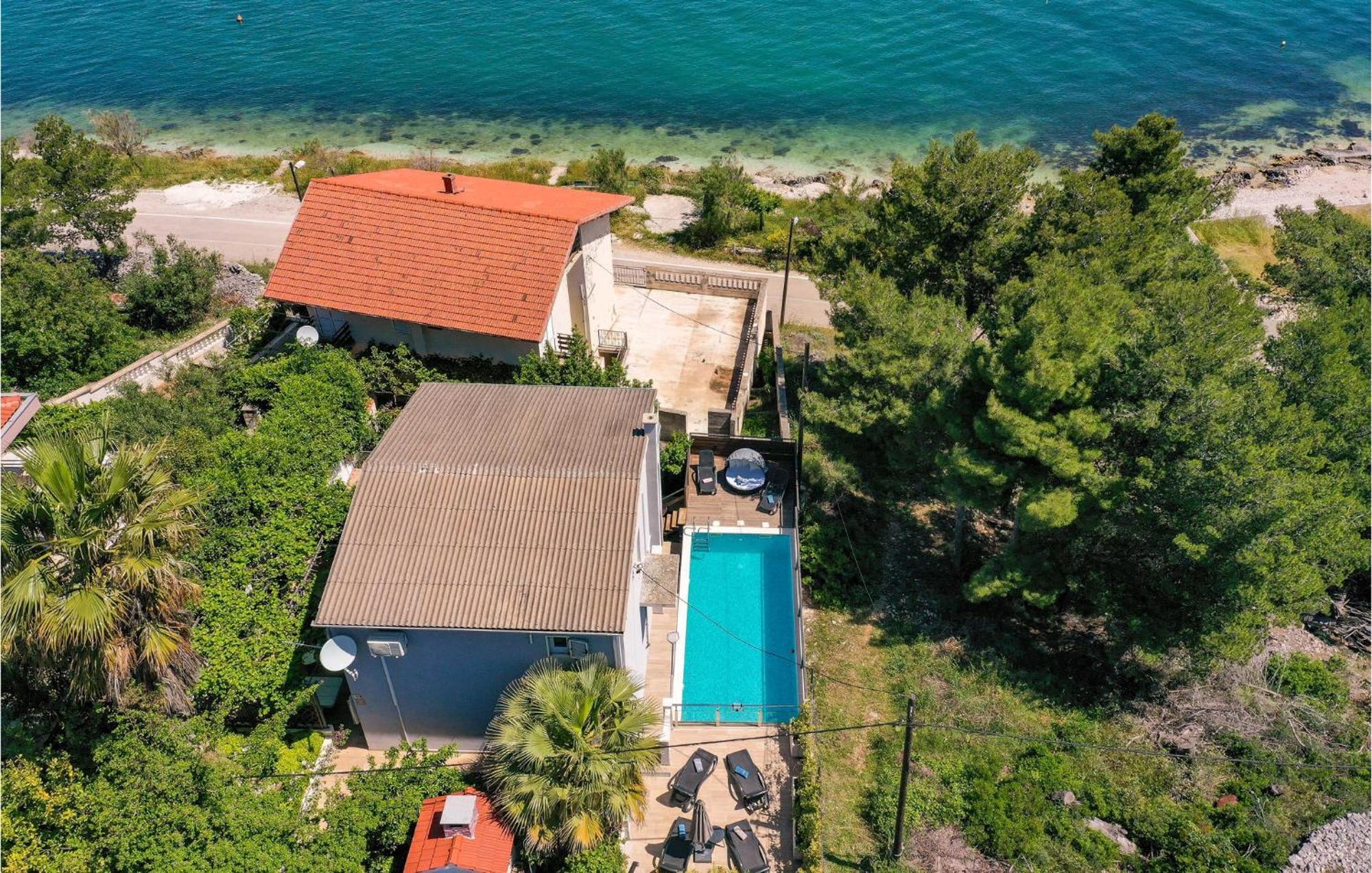 Hébergement de vacances Gorgeous In With Jacuzzi Trogir